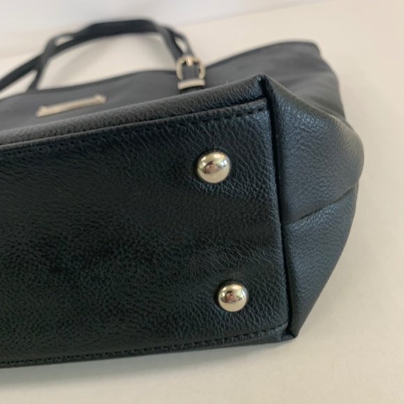 Nine West 🌺 Black carry all/ shoulder bag/purse, with silver tone hardware - Picture 6 of 11